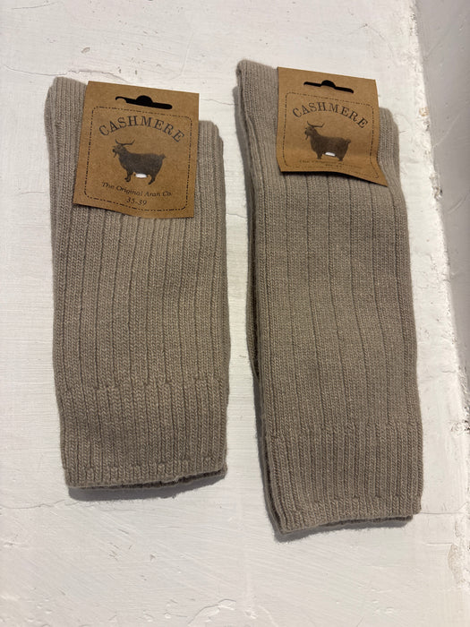 cashmere. SOCKS. beige.