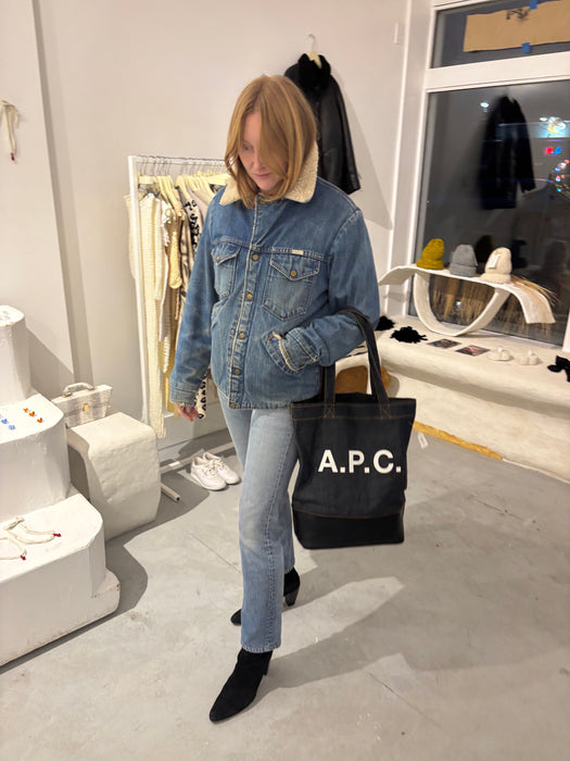 denim jacket. VINTAGE. teddy lining.