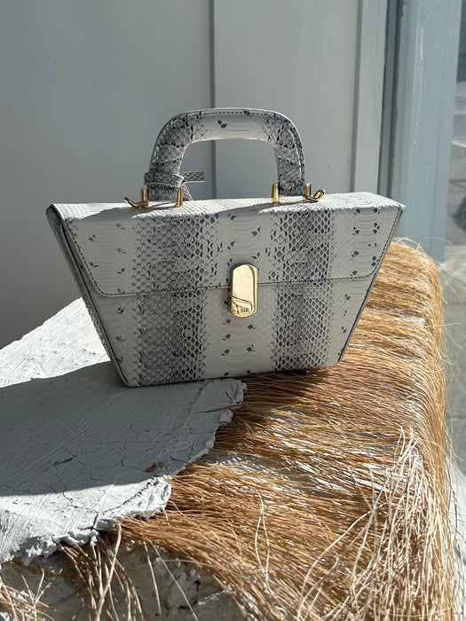hilllier. BARTLEY. white bag.