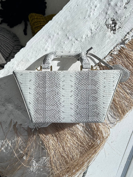 hilllier. BARTLEY. white bag.
